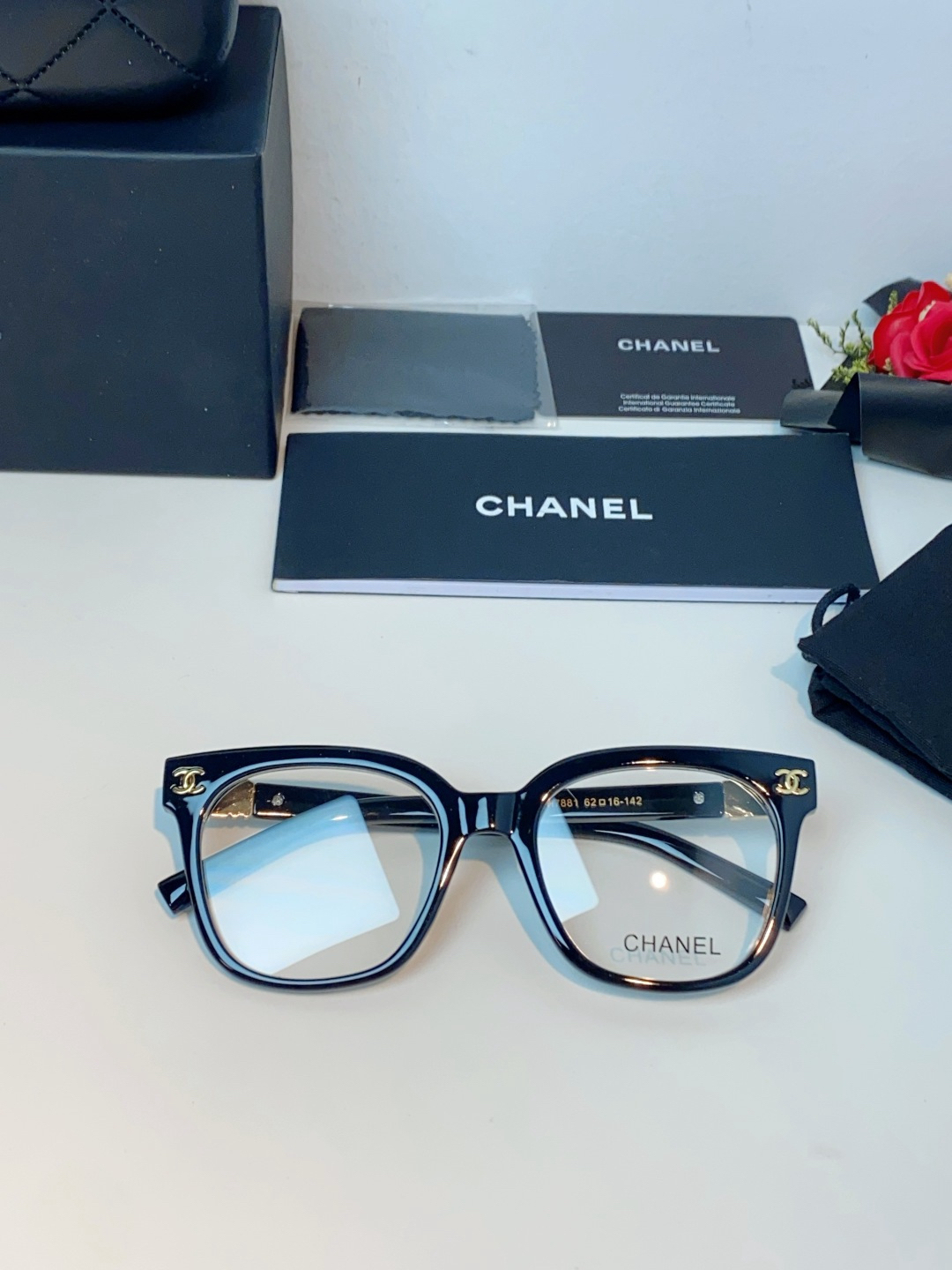 【新作到着】Chanel ハイセンスデザインサングラス「遮光レンズ搭載」