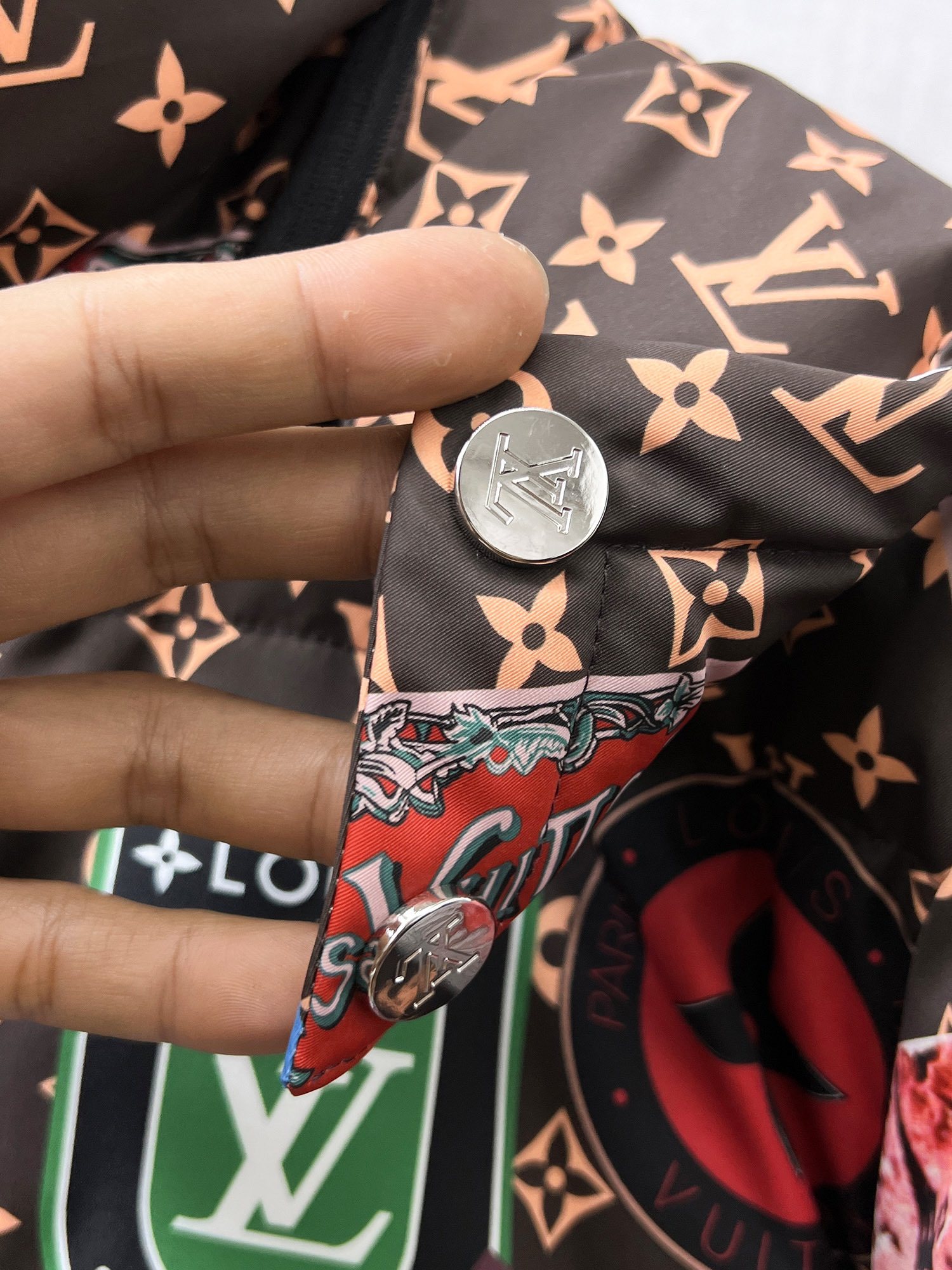 ルイ・ヴィトン「Louis Vuitton」‌冬用フード付きダウンジャケット 男女兼用