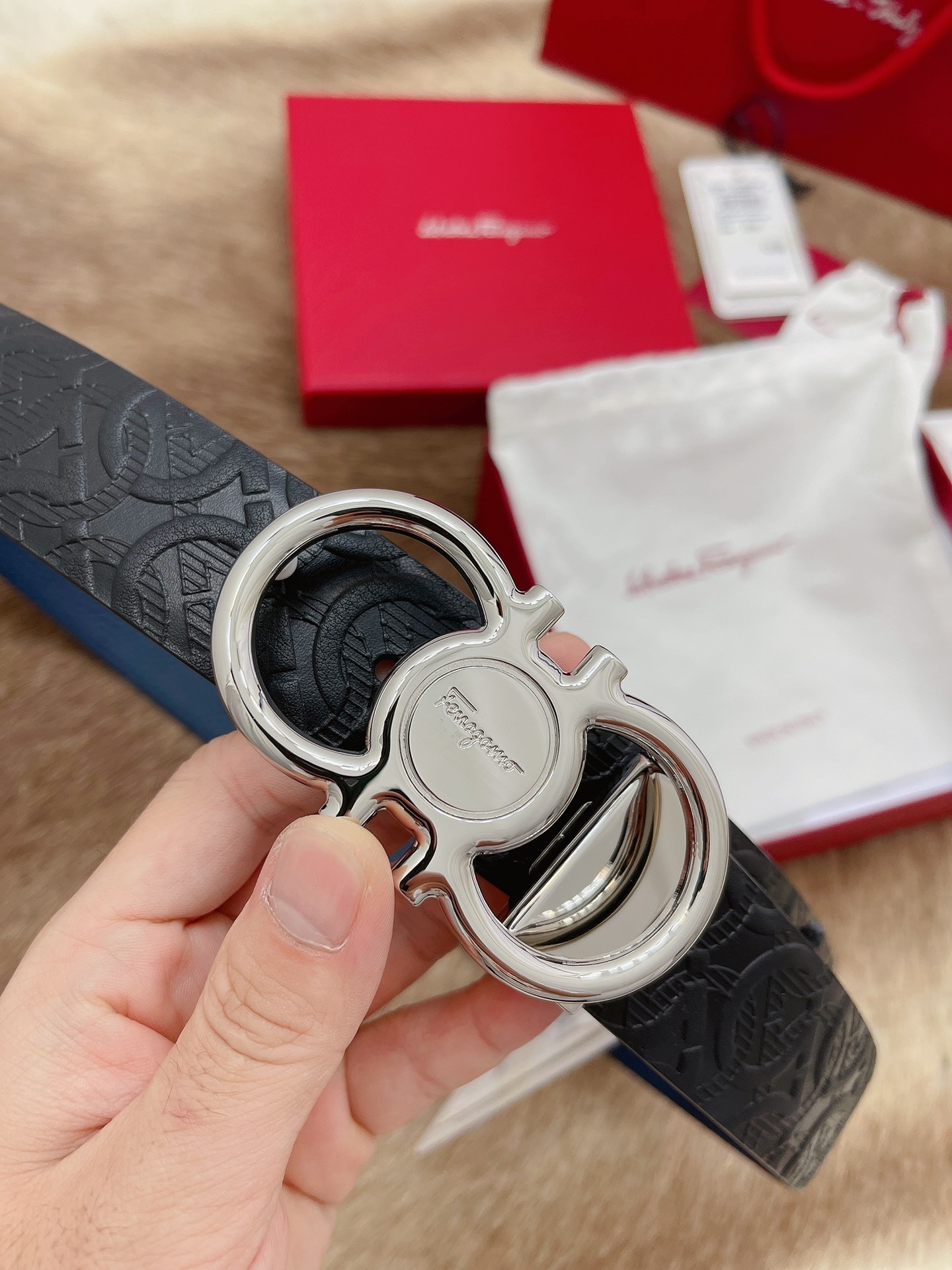 【新規倉庫入り】Salvatore Ferragamo 職人仕上げ高級ベルト「全長約 100cm」