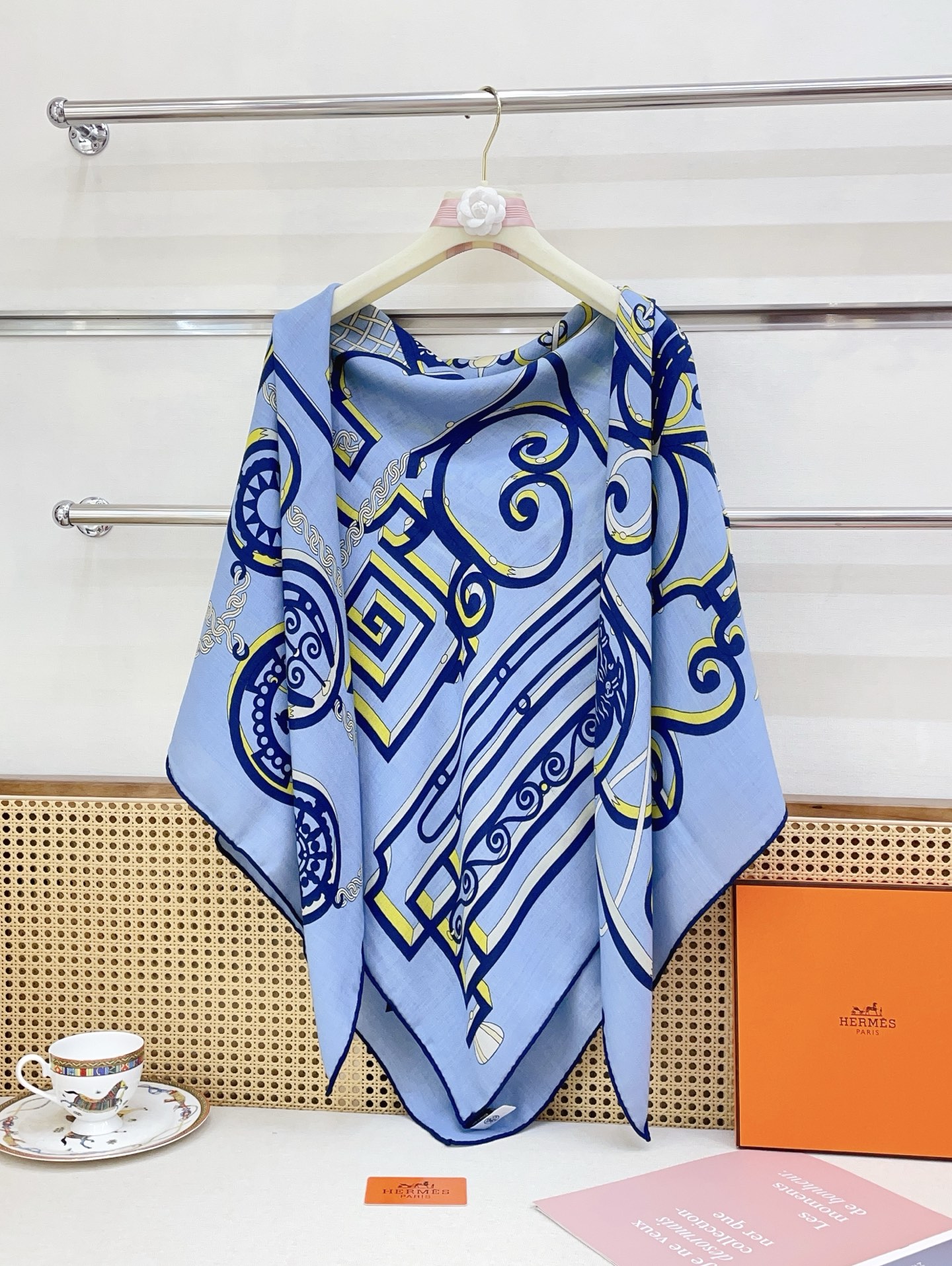 エルメス 新作ファッションアイテム カシミアスカーフ