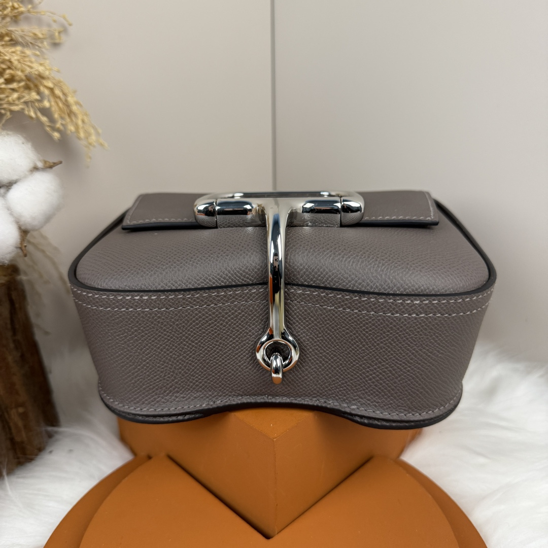 【厳選新入荷】エルメス Della Cavalleria Mini サドル金具クロスボディバッグ「乗馬モチーフ本革ショルダー」