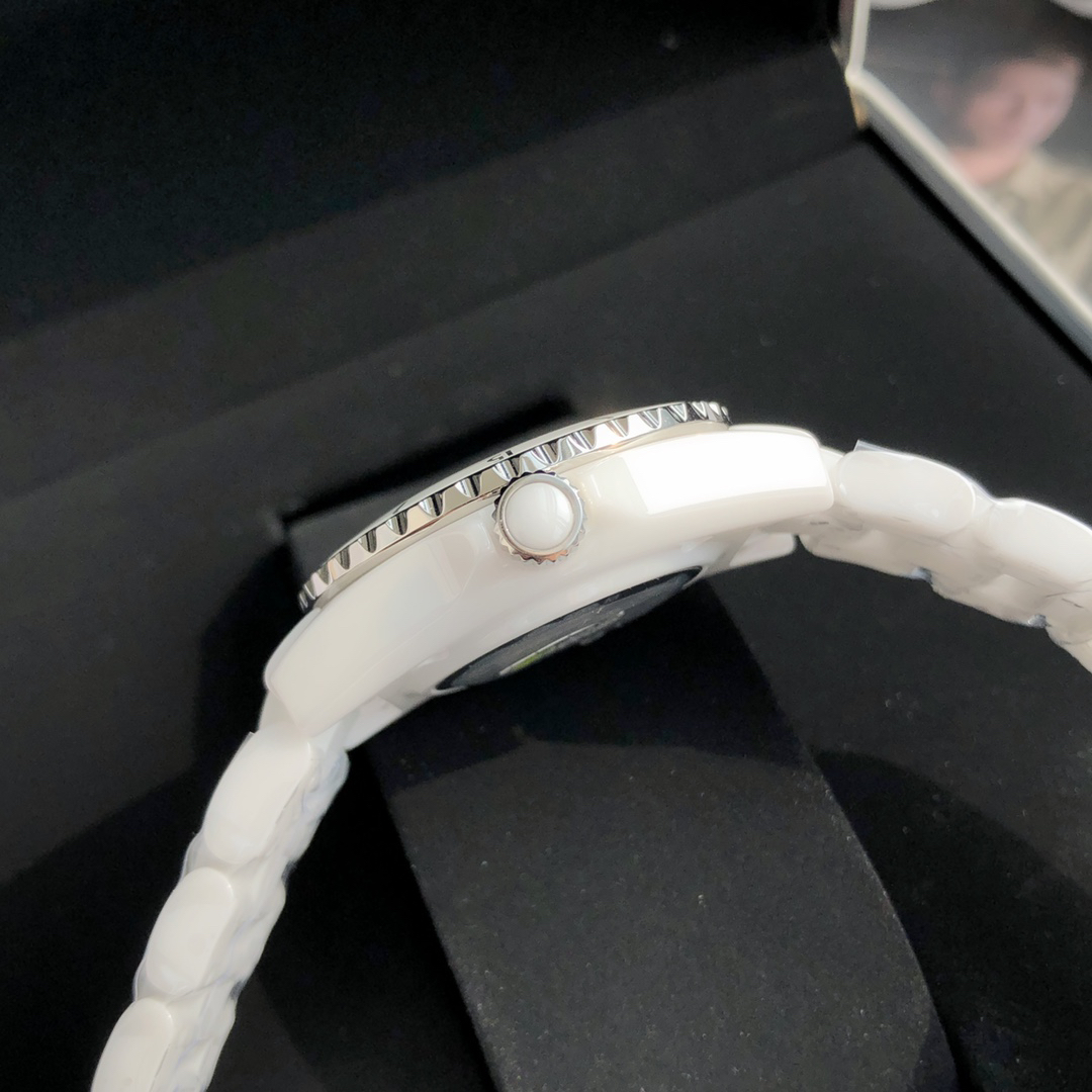 シャネル「Chanel」J12 キャリバー 33MM