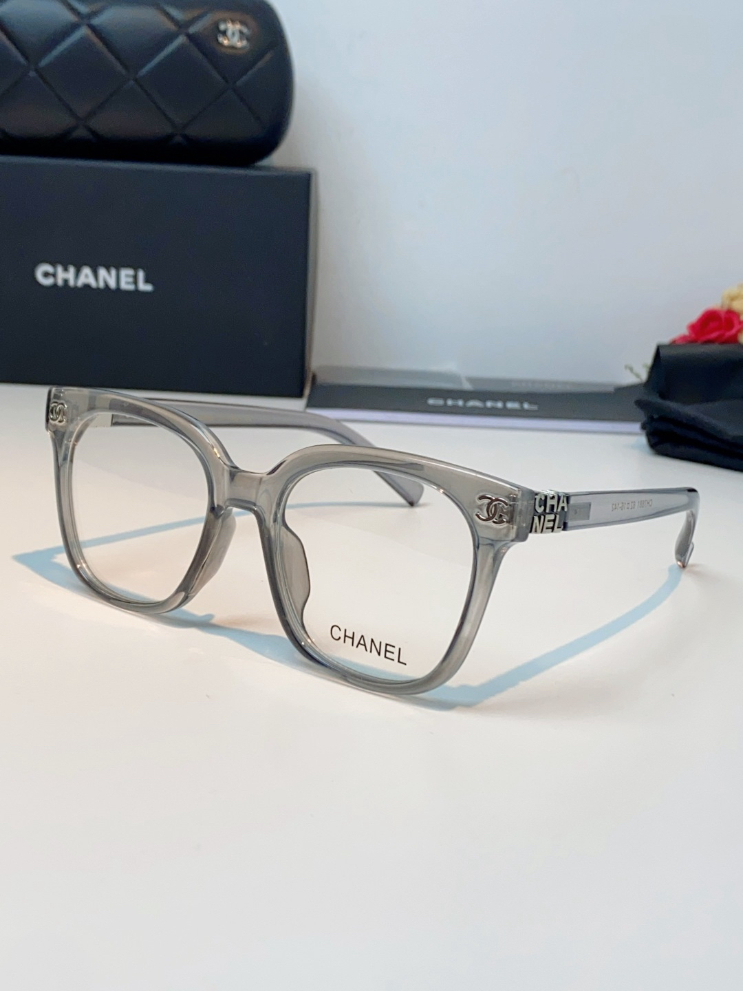 【新作到着】Chanel ハイセンスデザインサングラス「遮光レンズ搭載」