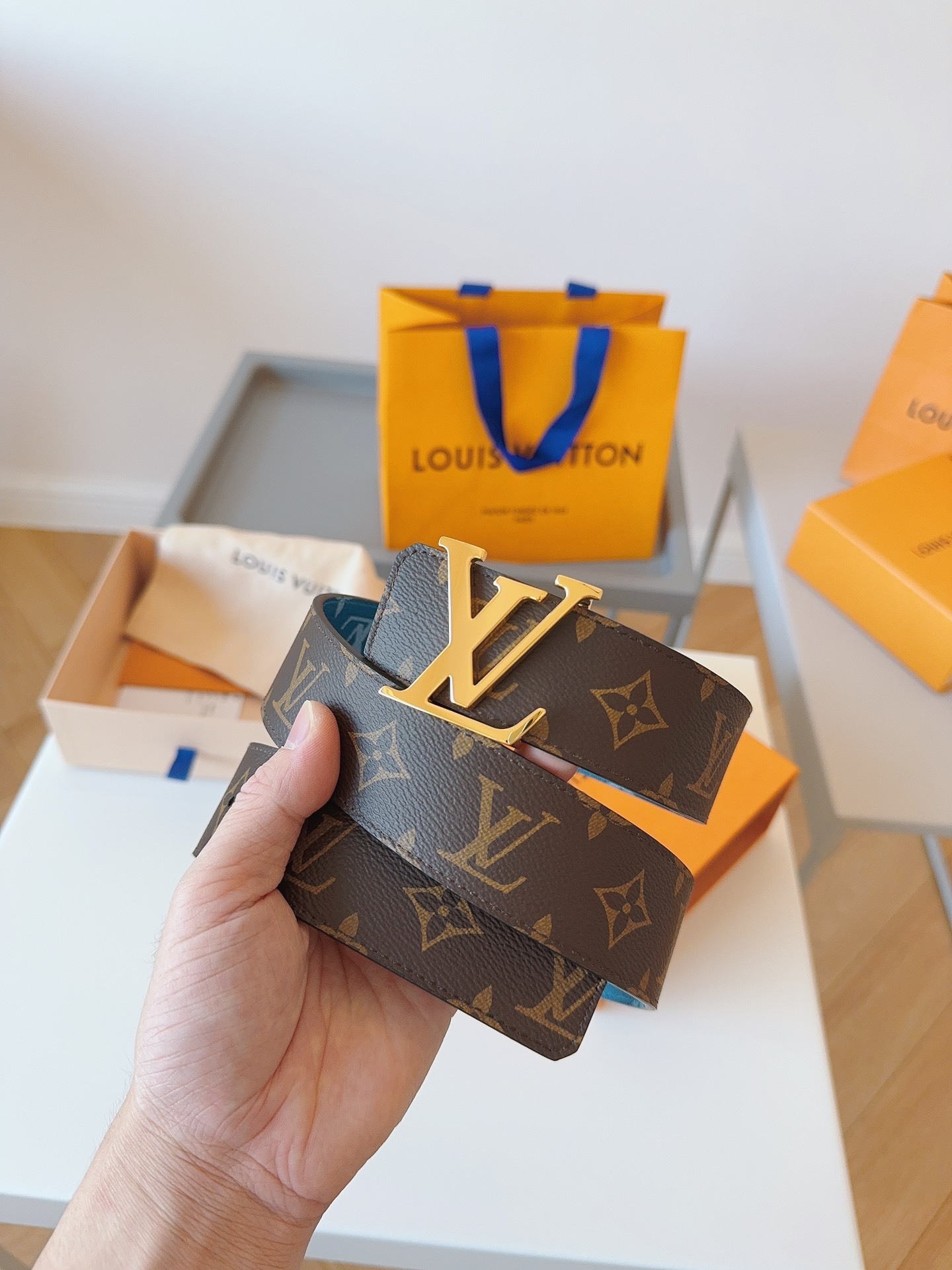 ルイ・ヴィトン「Louis Vuitton」ベルト･LV イニシャル 40MM