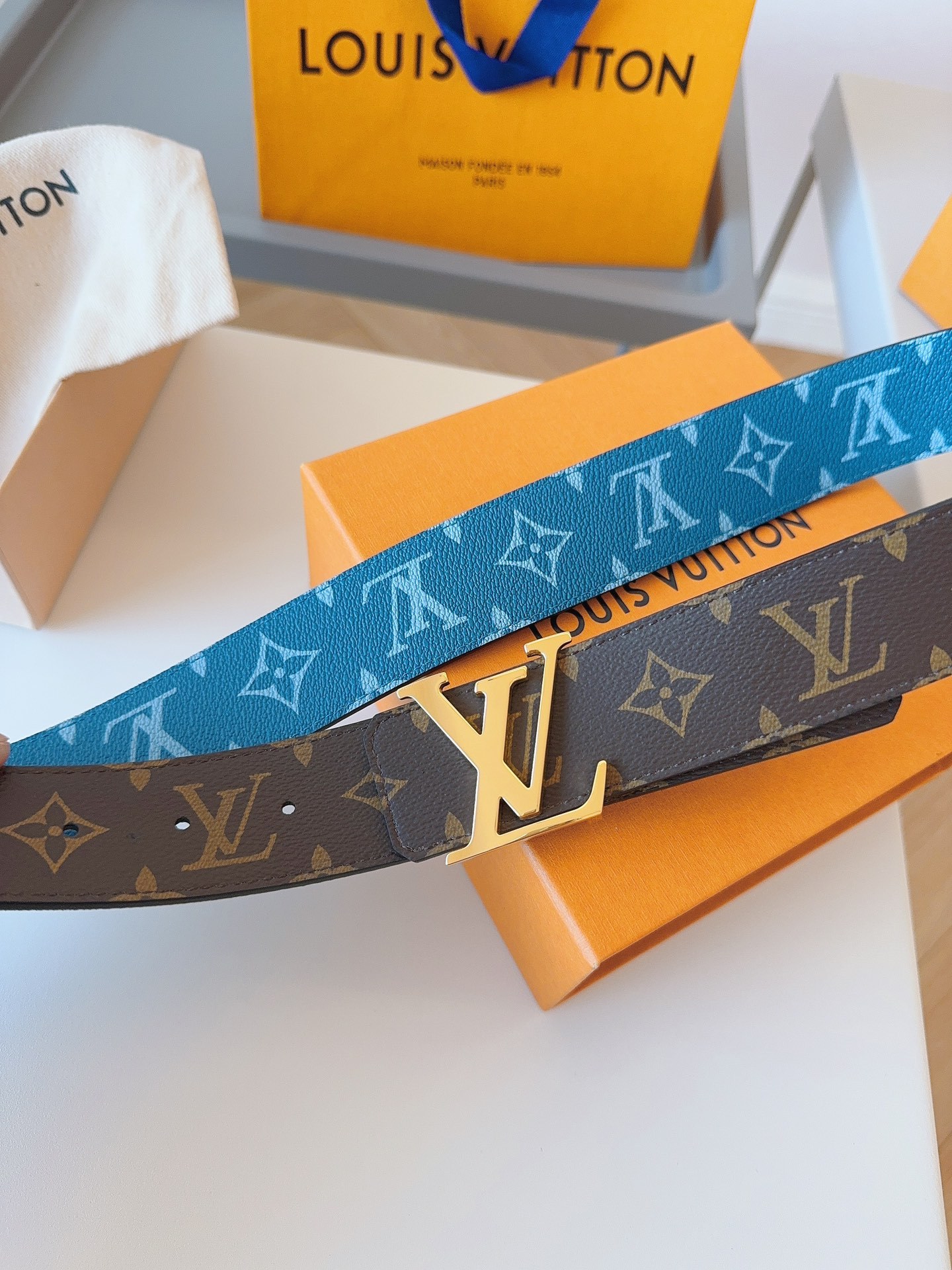 ルイ・ヴィトン「Louis Vuitton」ベルト･LV イニシャル 40MM