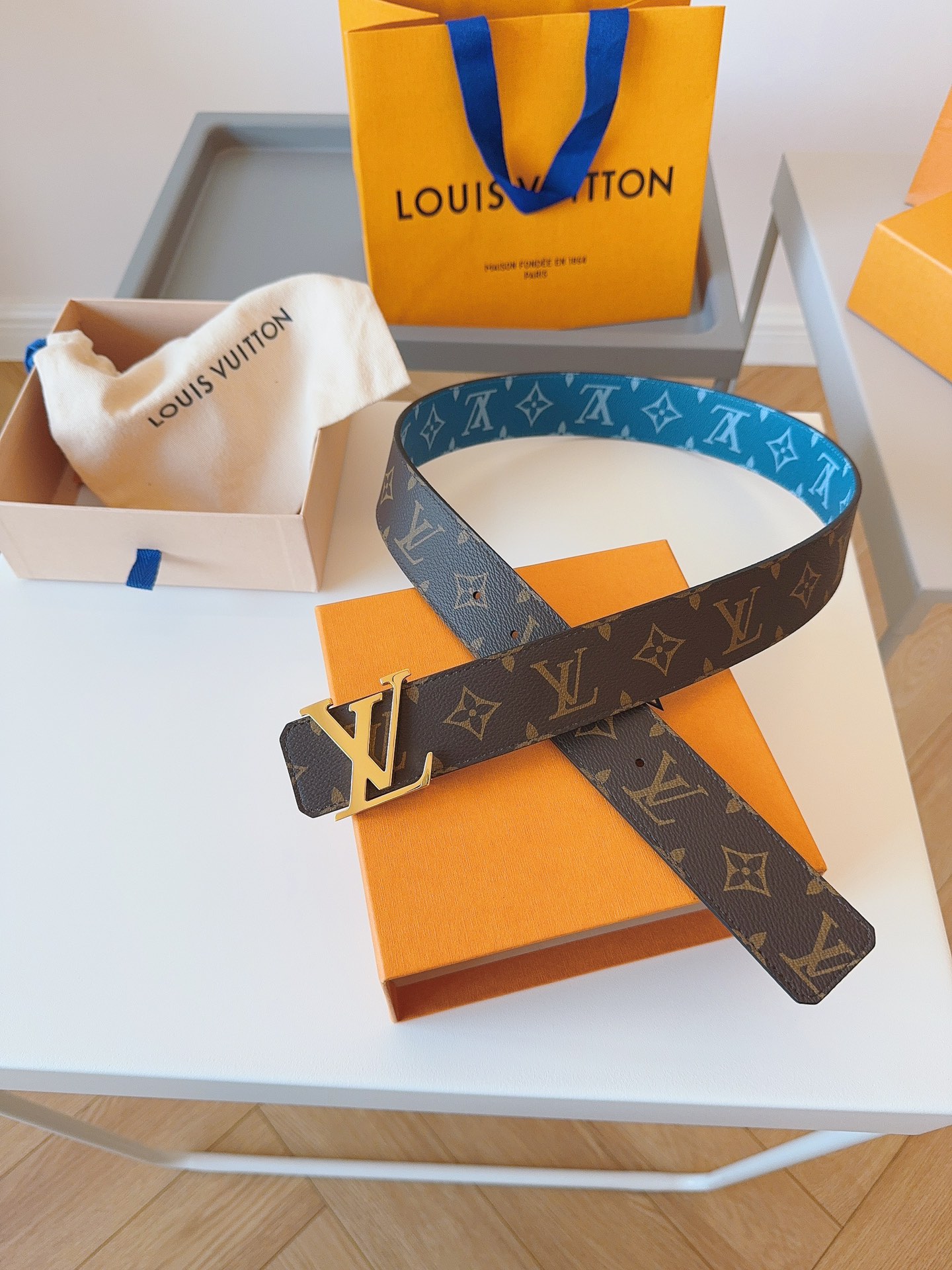 ルイ・ヴィトン「Louis Vuitton」ベルト･LV イニシャル 40MM