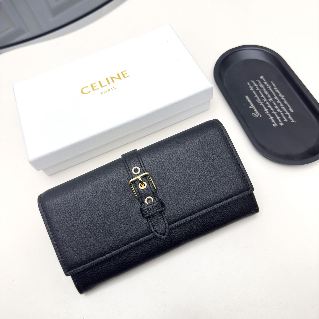 セリーヌ「Celine」TRIOMPHE CUIR ラージジップウォレット