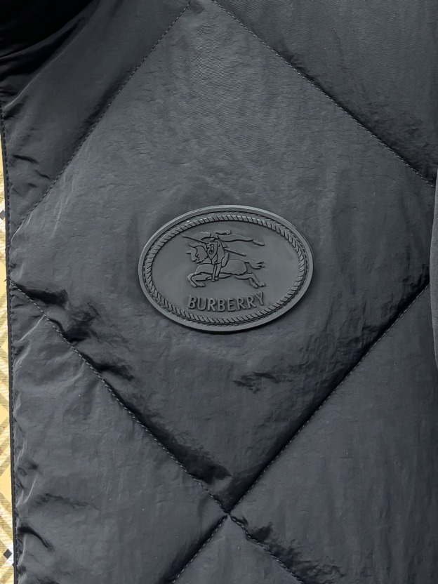 バーバリー「Burberry」秋冬メンズスタンドカラー薄手ダウンジャケット