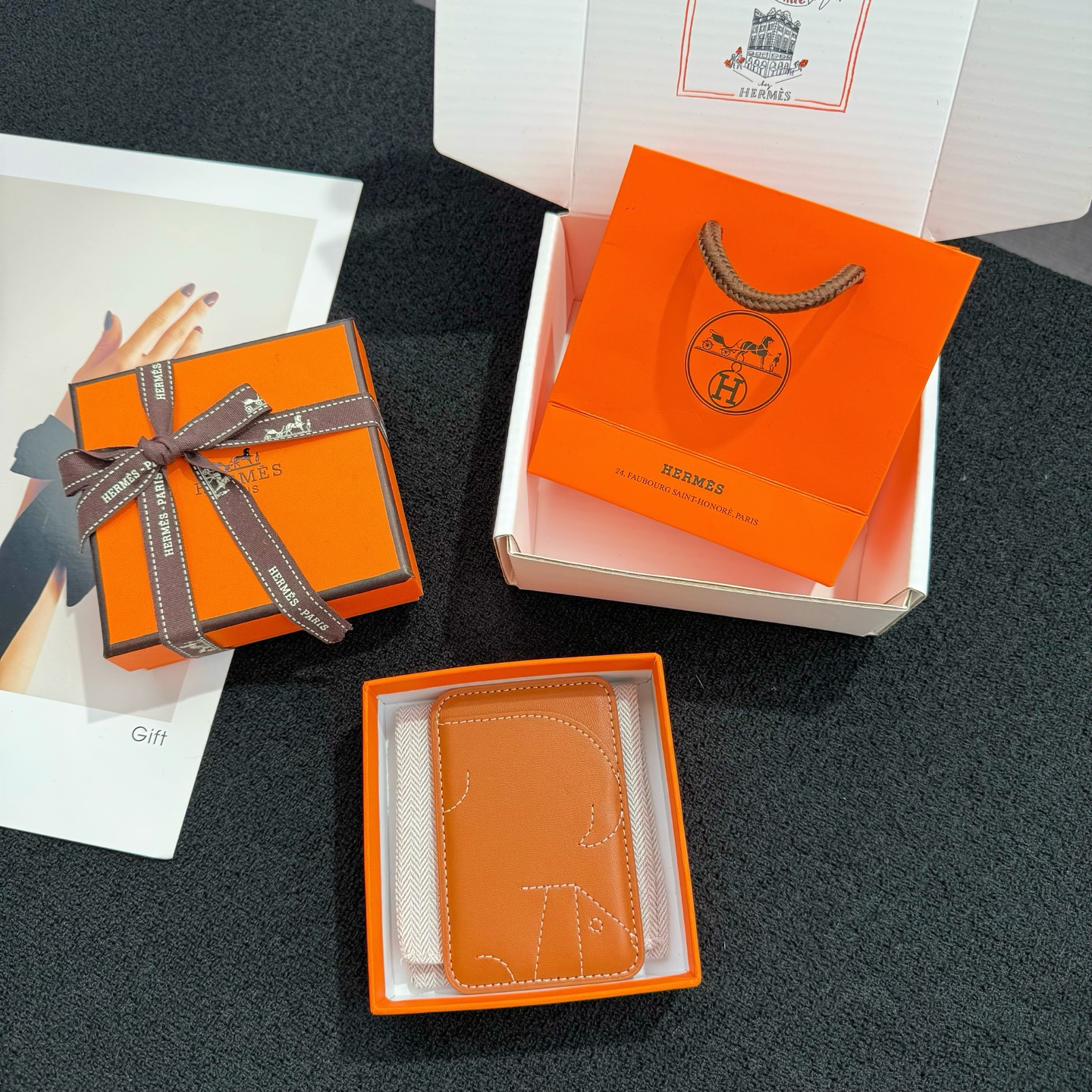 【限定新入荷】エルメス Cheval MagSafe 本革カードケース「12 シリーズ以降全 iPhone 対応」