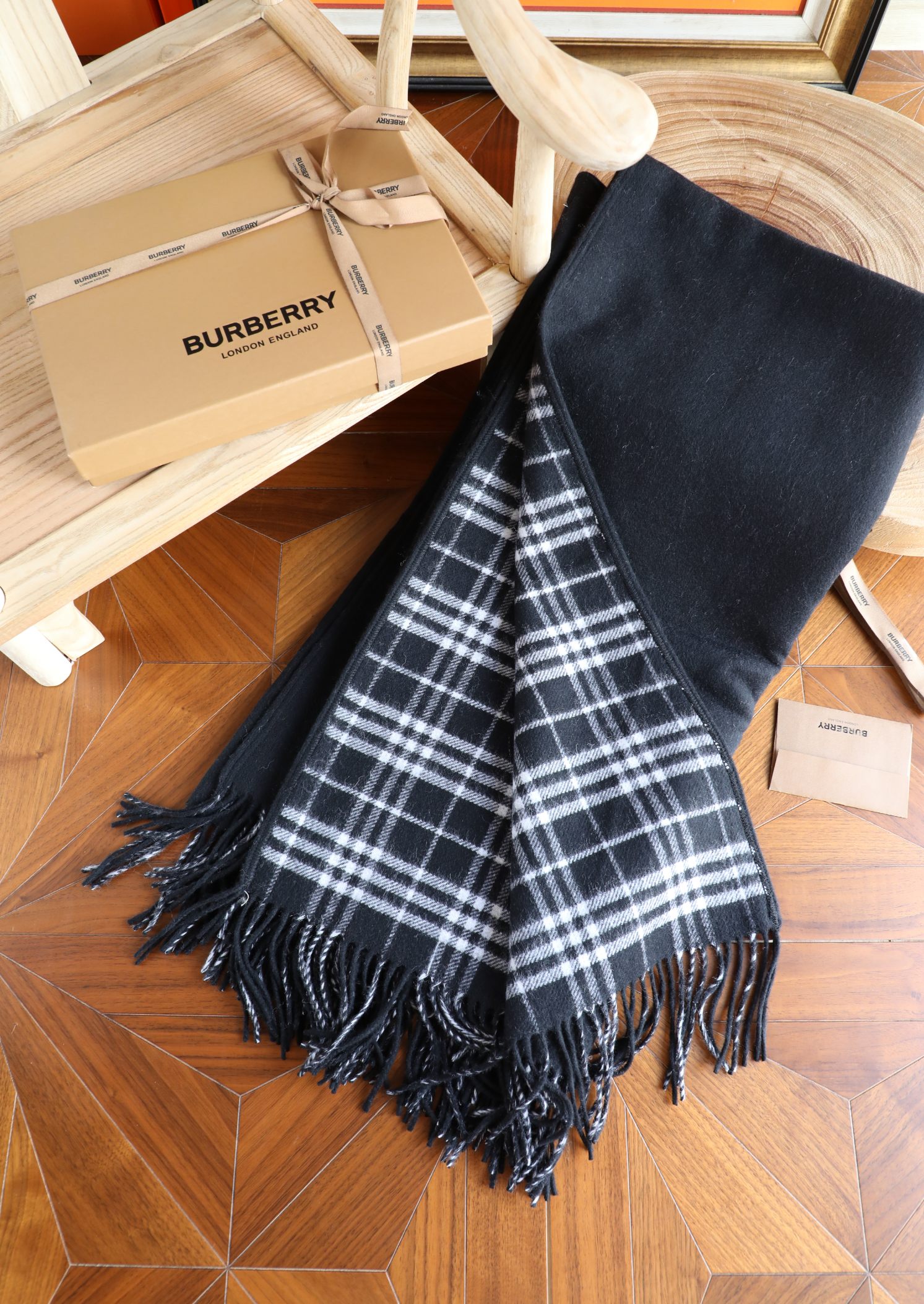 バーバリー「Burberry」リバーシブル チェック ウール ケープ 140x140cm