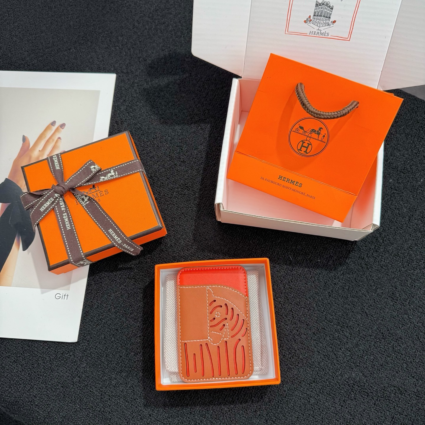 【限定新入荷】エルメス Cheval MagSafe 本革カードケース「12 シリーズ以降全 iPhone 対応」