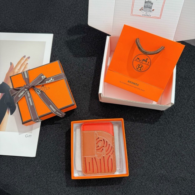 【限定新入荷】エルメス Cheval MagSafe 本革カードケース「12 シリーズ以降全 iPhone 対応」