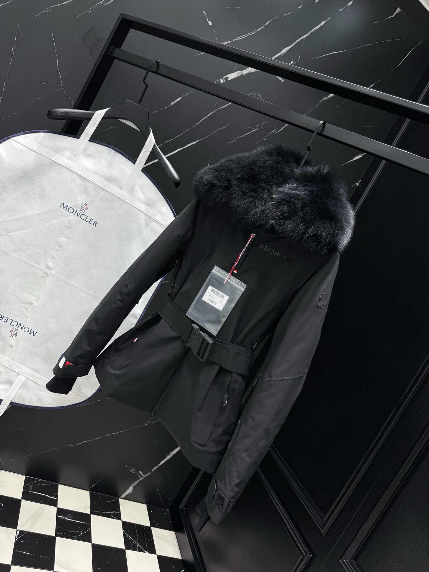 モンクレール 秋冬 レディース フォックスファー付きダウンジャケット