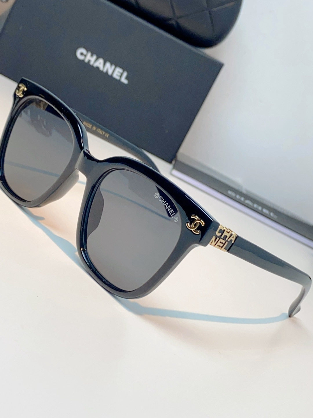 【新作到着】Chanel ハイセンスデザインサングラス「遮光レンズ搭載」