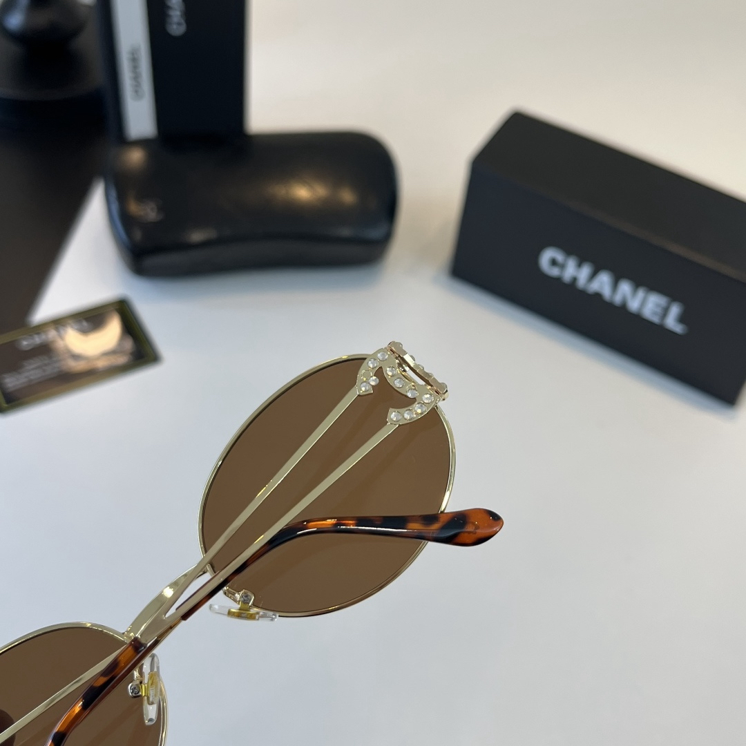 【新作到着】Chanel ハイセンスデザインサングラス「遮光レンズ搭載」