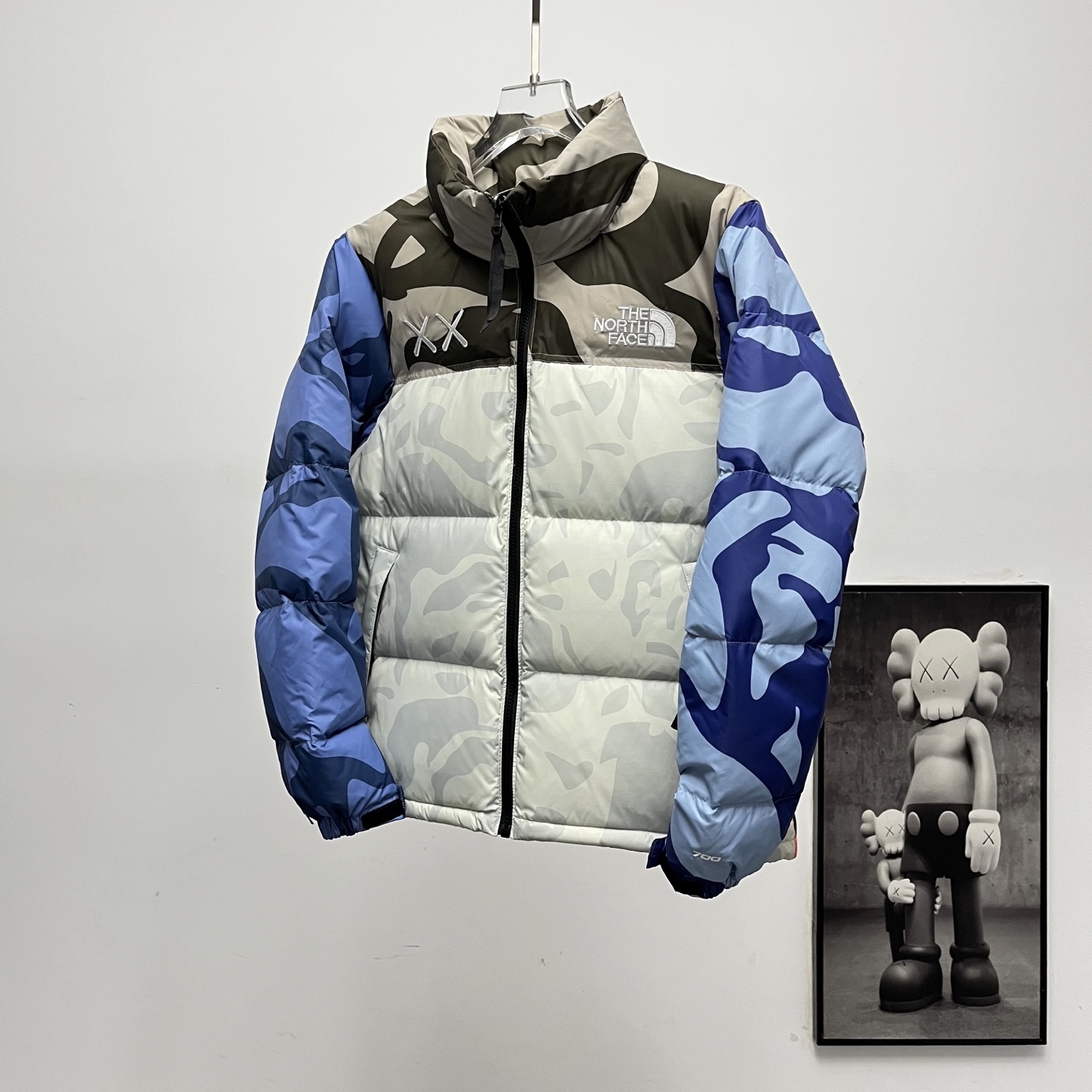 ザ・ノースフェイス XX KAWS 夢のコラボレーション ファッションフーディダウンジャケット 男女兼用