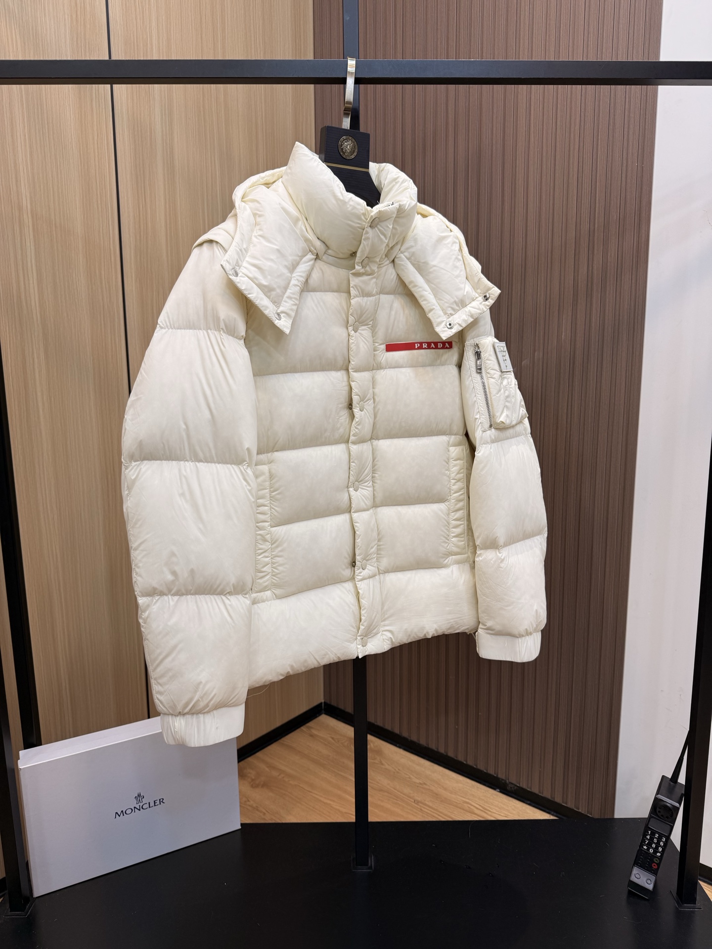 プラダ「Prada」秋冬新作 メンズ ファッションダウンジャケット