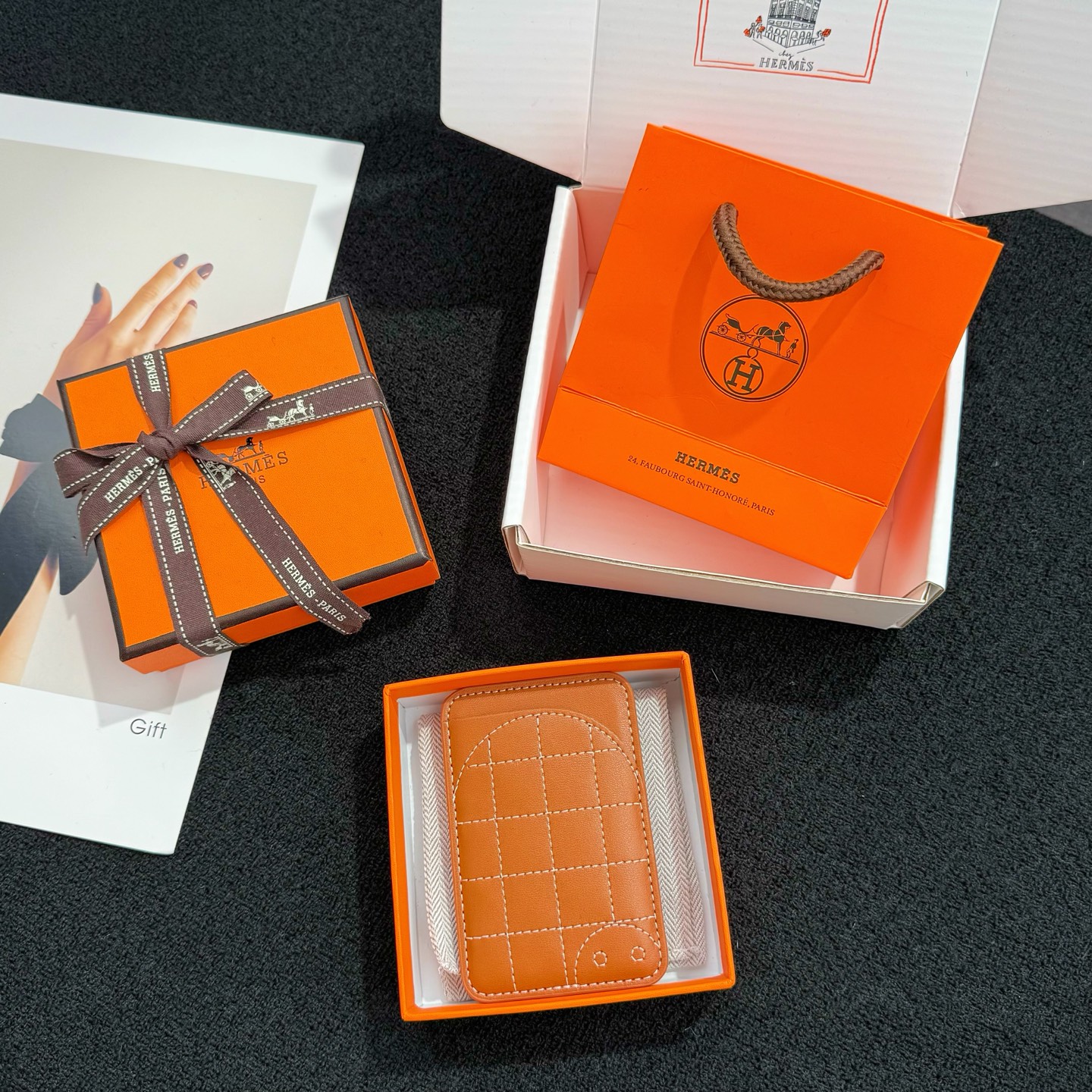 【限定新入荷】エルメス Cheval MagSafe 本革カードケース「12 シリーズ以降全 iPhone 対応」