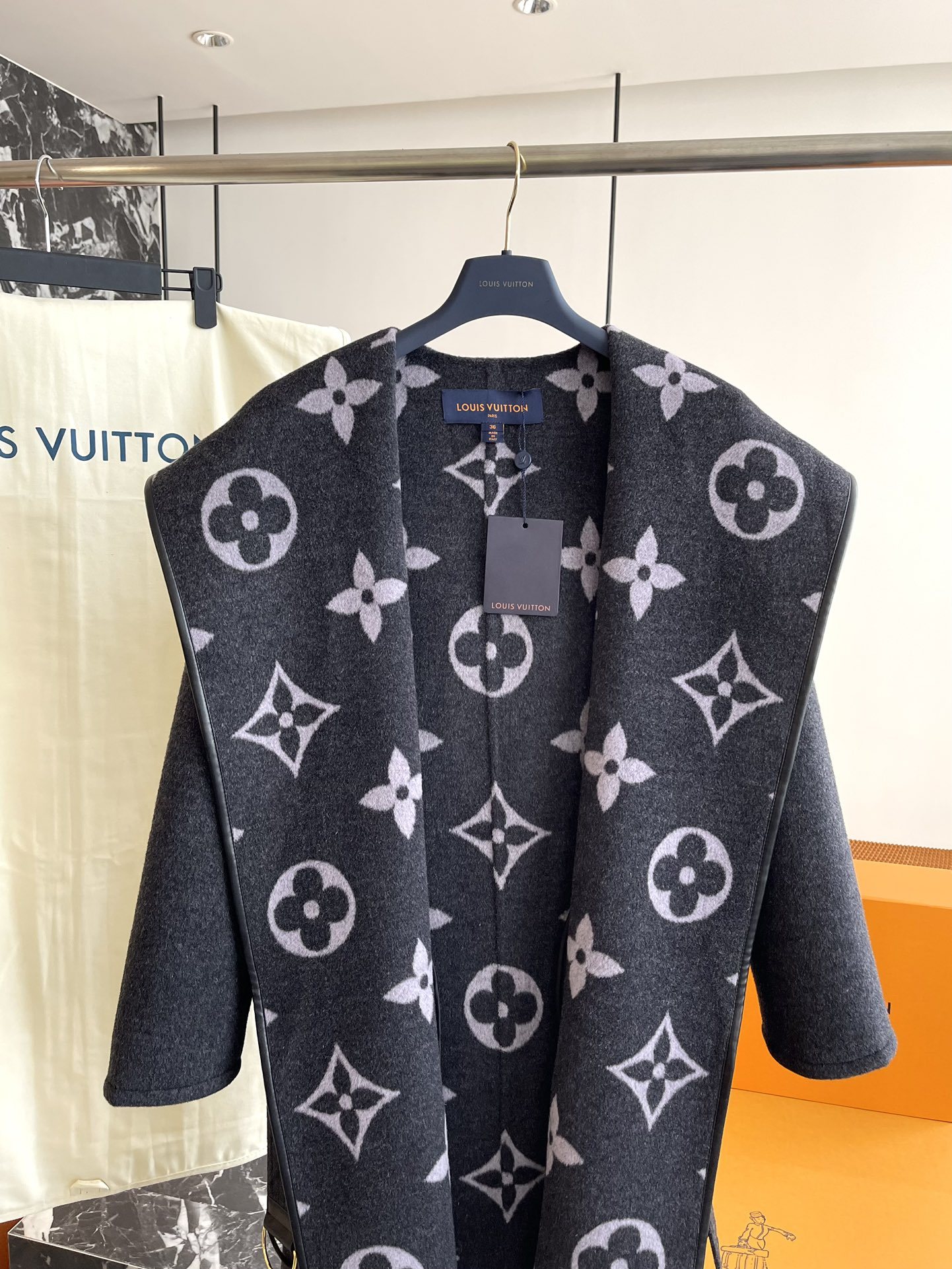 ルイ・ヴィトン「Louis Vuitton」秋冬 レディース ワップルフードロングコート