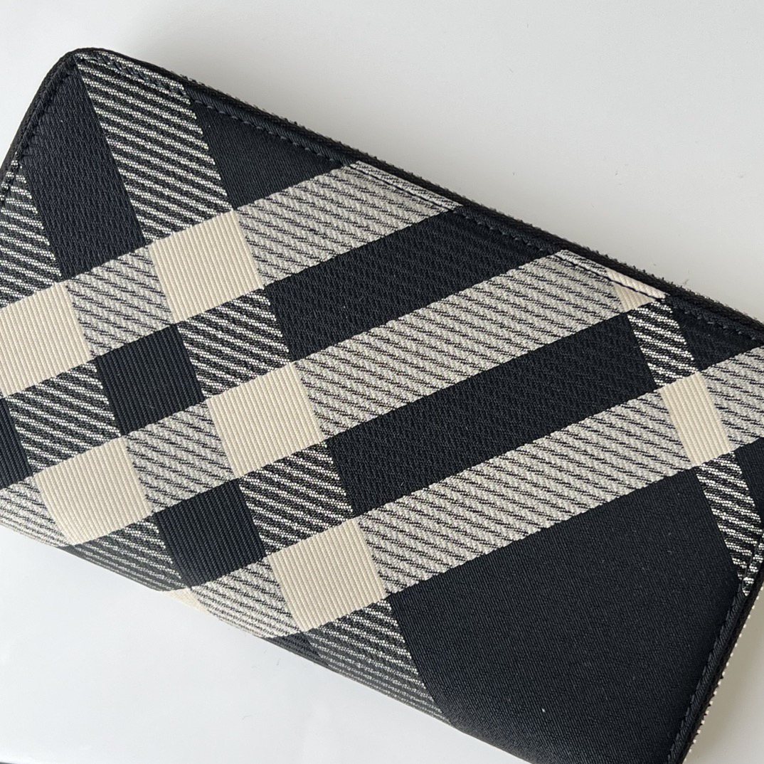 バーバリー「Burberry」ロンドン チェーン ジップ ウォレット