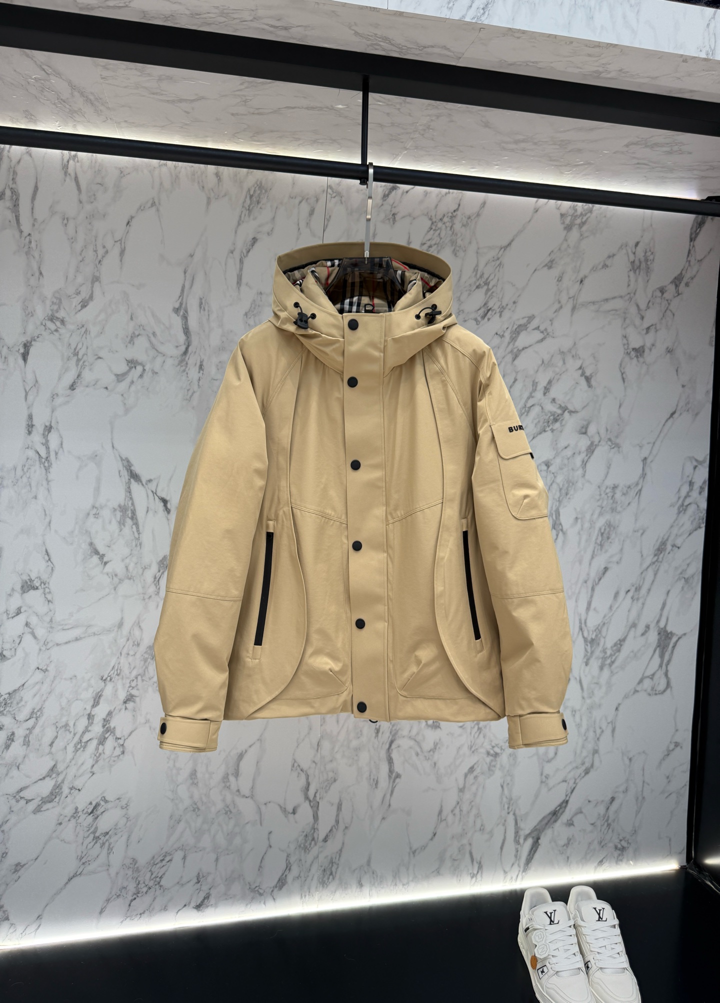バーバリー「Burberry」スタイリッシュな保温ダウンフード