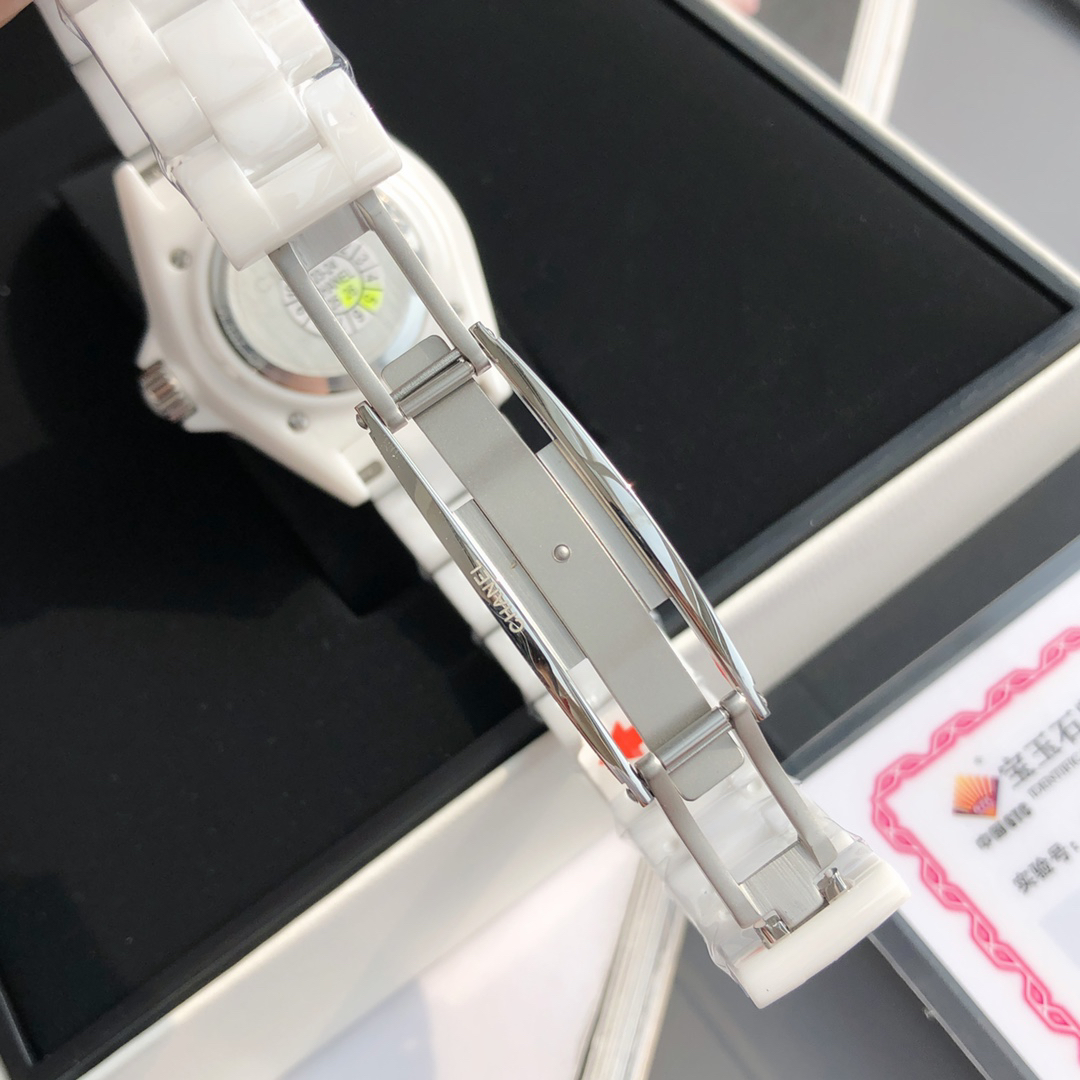 シャネル「Chanel」J12 キャリバー 33MM