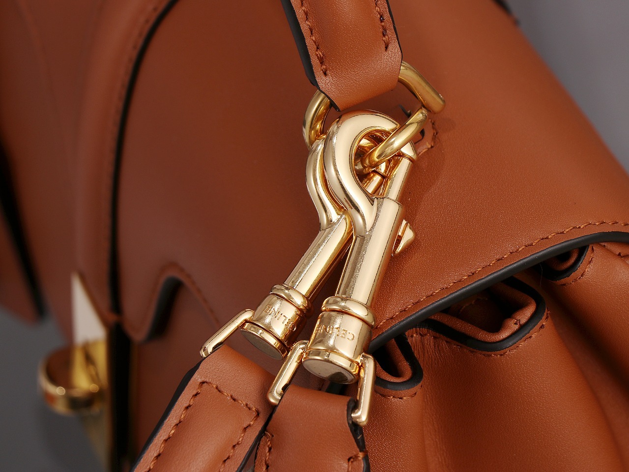 セリーヌ(Celine)スモール 16（セーズ）バッグ / ナチュラルカーフスキン