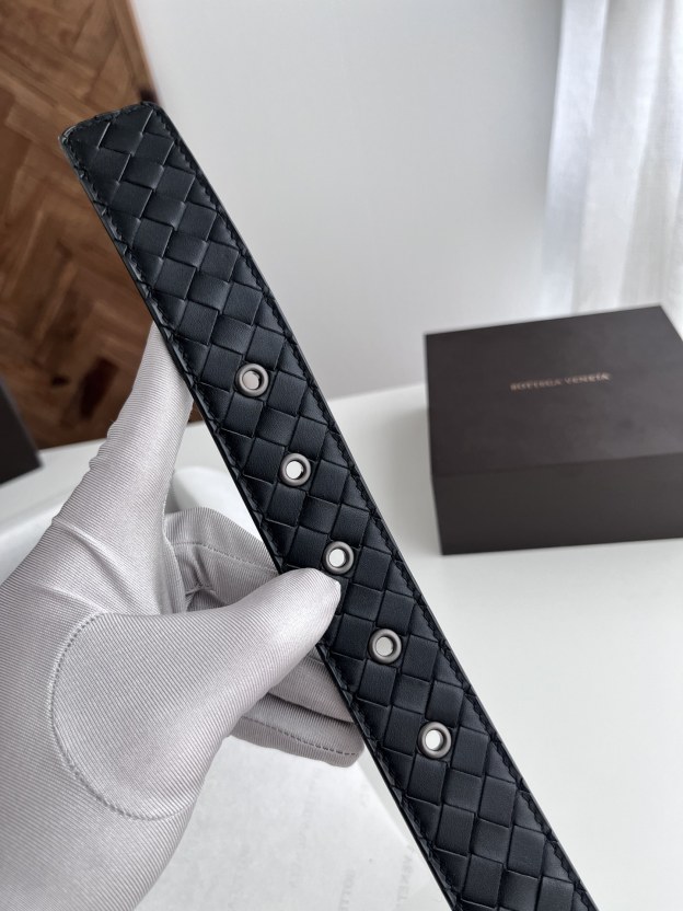 ボッテガ・ヴェネタ「Bottega Veneta」イントレチャート リバーシブル ベルト