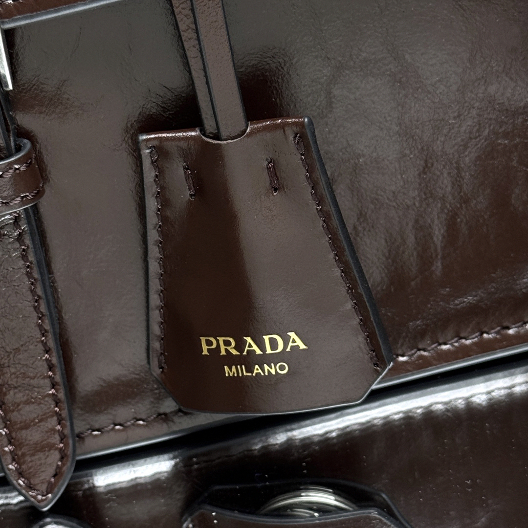 プラダ「Prada」 25SS ペンシルケースバッグ  スモール