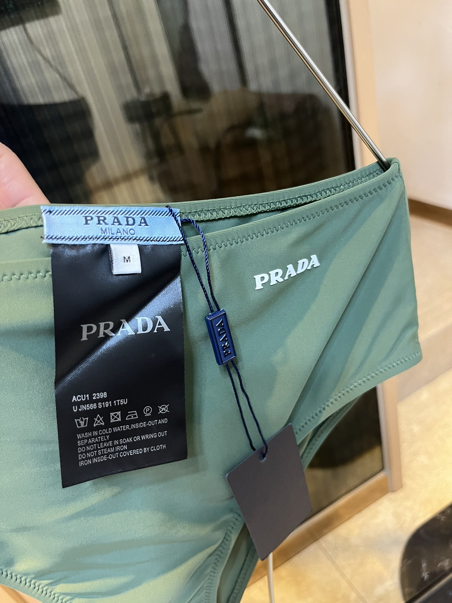 プラダ「PRADA」ワンピース水着「2025夏季限定・人気プレミアムスイム登場！」