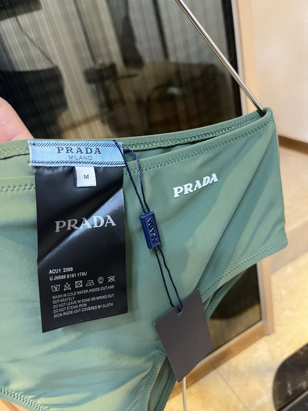 プラダ「PRADA」ワンピース水着「2025夏季限定・人気プレミアムスイム登場！」