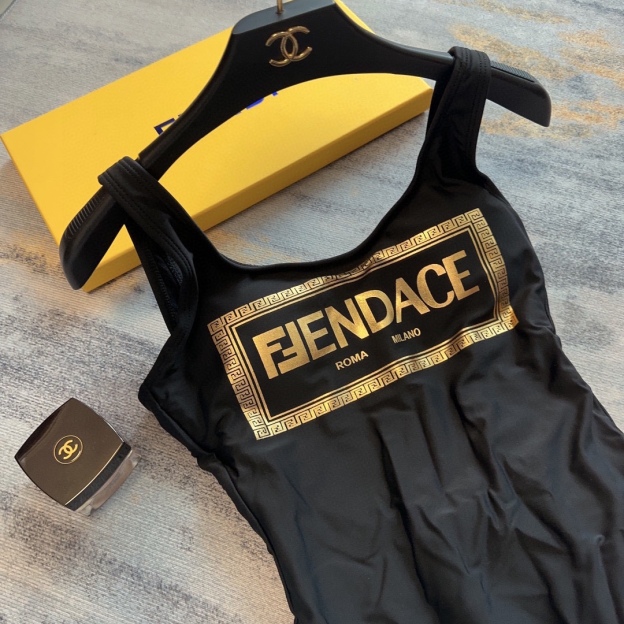ヴェルサーチ「Versace」ワンピース水着「2025夏季限定・人気プレミアムスイム登場！」