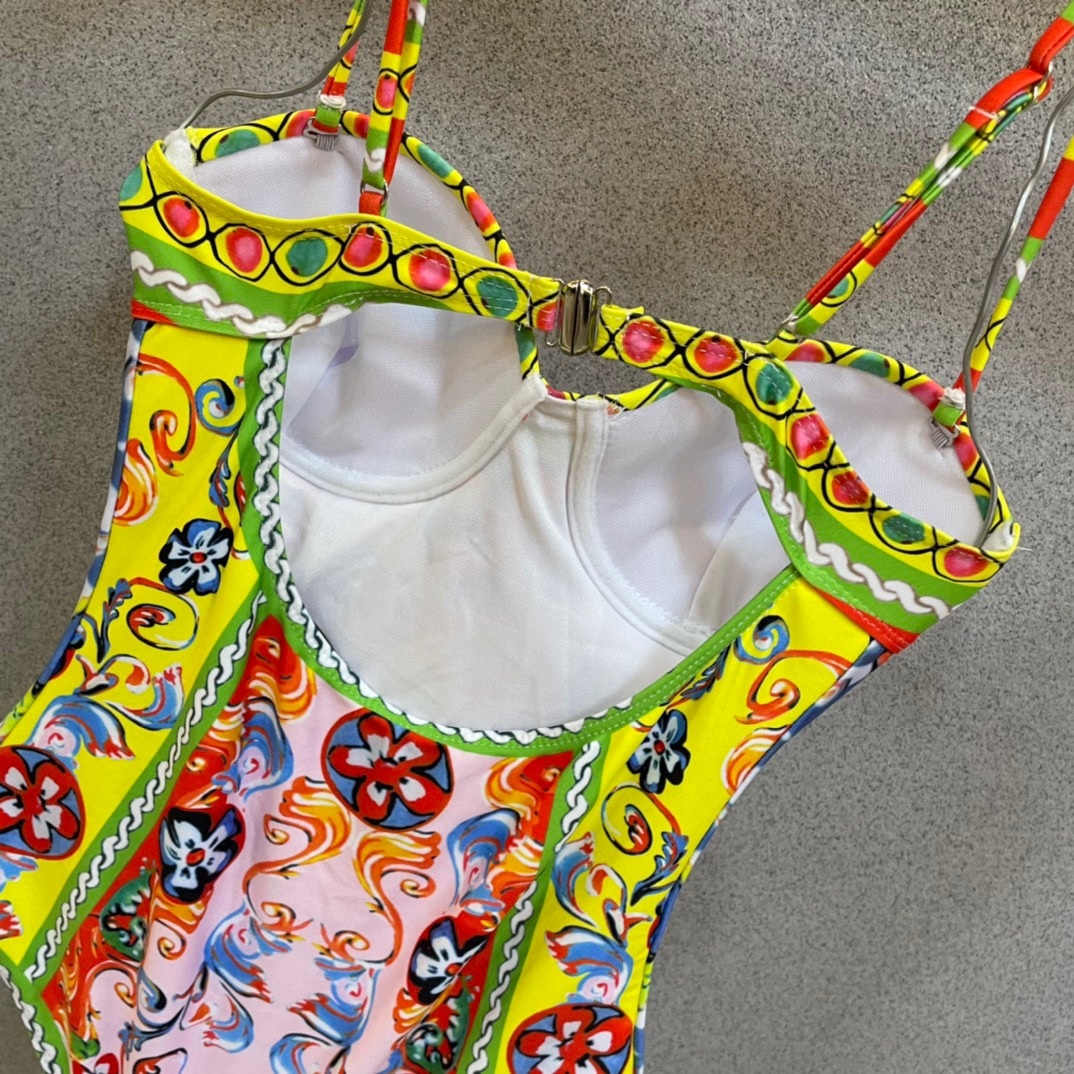 ヴェルサーチ「Versace」ワンピース水着「2025夏季限定・人気プレミアムスイム登場！」