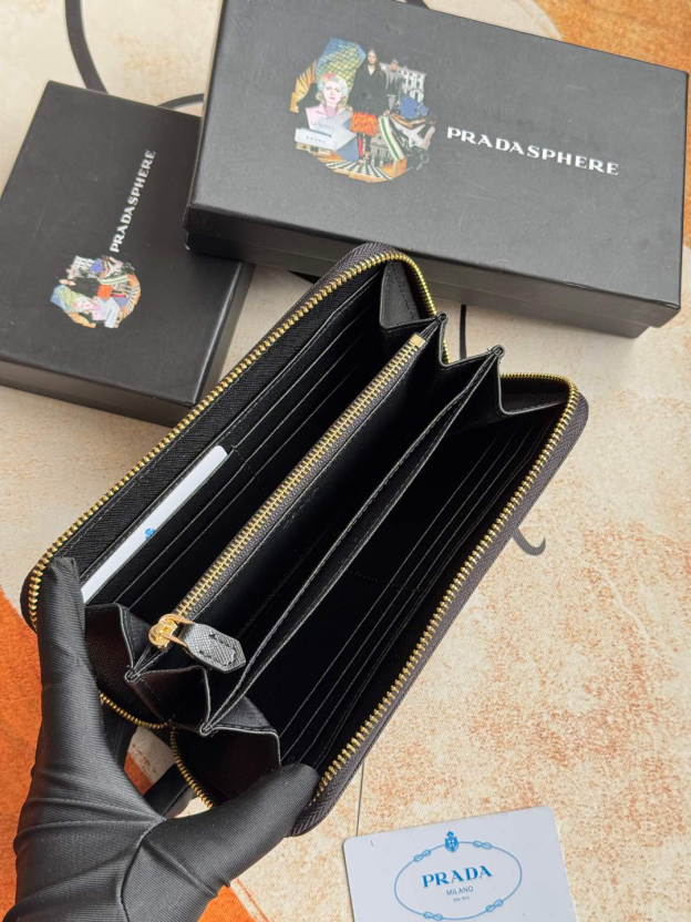 プラダ「PRADA」サフィアーノレザー 財布