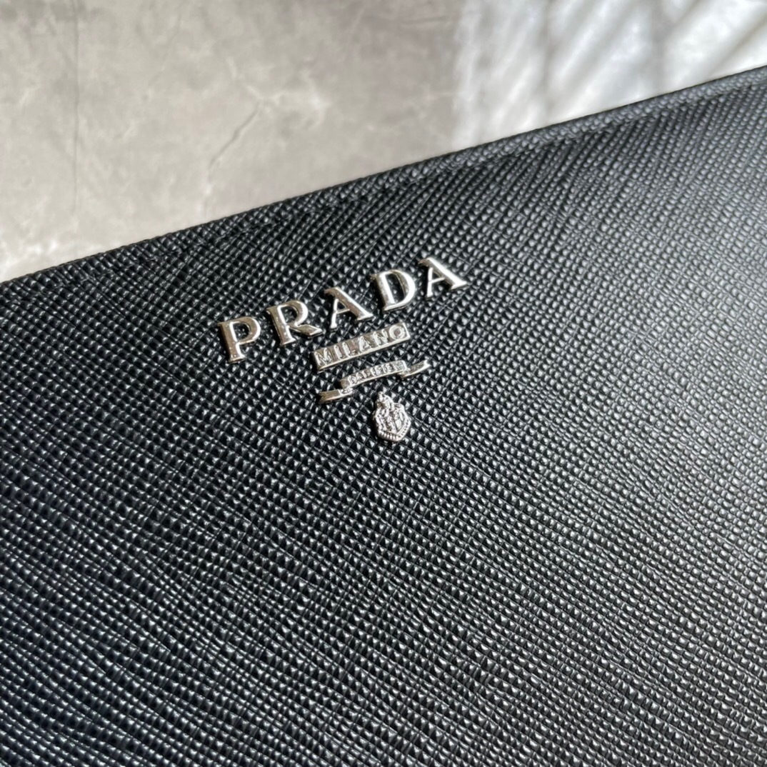 プラダ「PRADA」サフィアーノレザー 財布