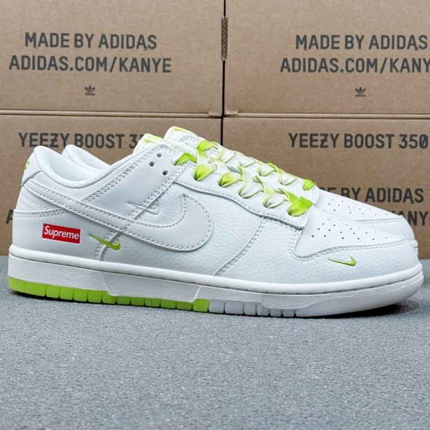 「コラボモデル」Supreme x Nike SB Dunk Low ホワイトグリーン スニーカー