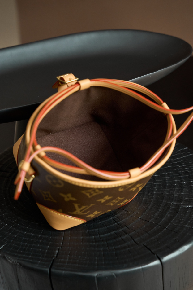 ルイ・ヴィトン「Louis Vuitton」 NOÉ PURSE LV CHARMS ハンドバッグ