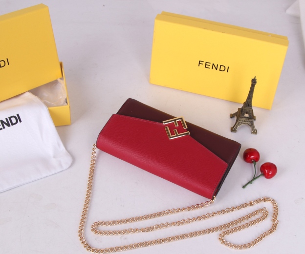 フェンディ「Fendi」高級エンボス牛革の大きな イタリア製財布