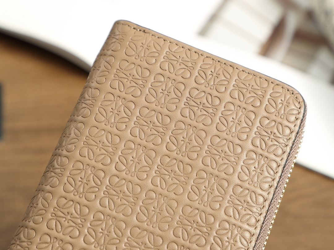 ロエベ「LOEWE」ジッパー付き財布 5色