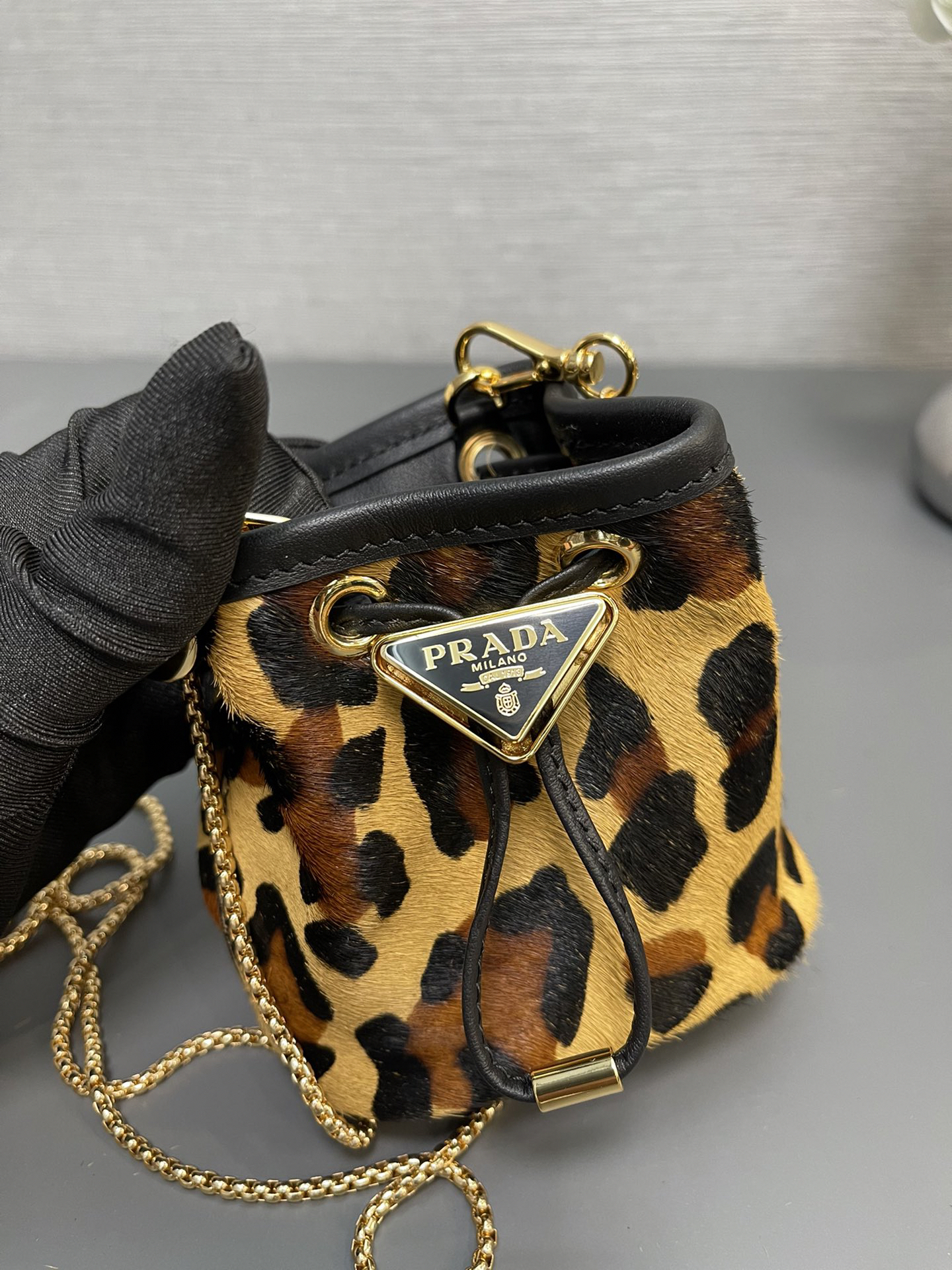 プラダ「Prada」レオパードプリント ボトルバッグ  ミニバッグ