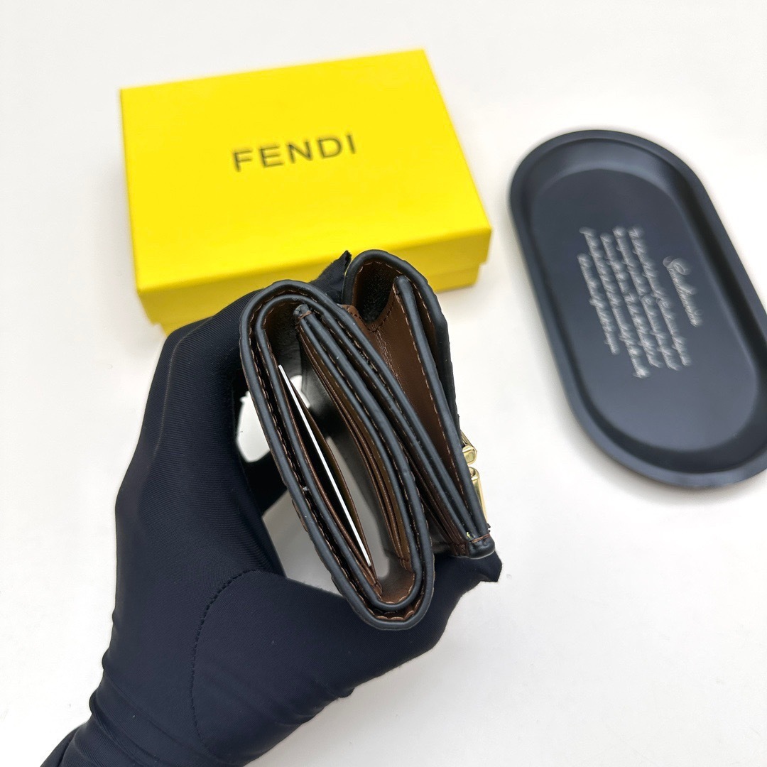 フェンディ「Fendi」FFダイヤモンド財布