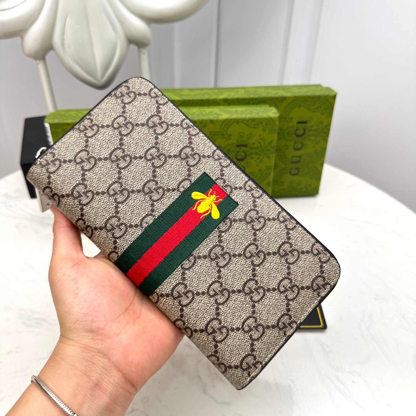 グッチ「Gucci」シグネチャー レザー ウェブ ジップアラウンドウォレット