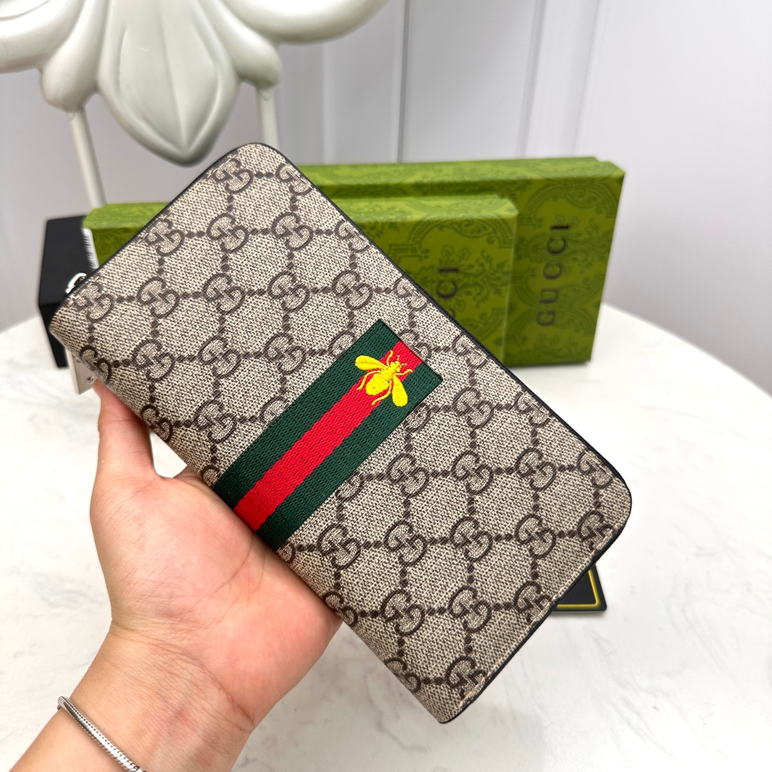 グッチ「Gucci」シグネチャー レザー ウェブ ジップアラウンドウォレット