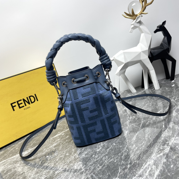フェンディ「Fendi」 Mon Tresor mini FF刺繍布地バケットバッグ