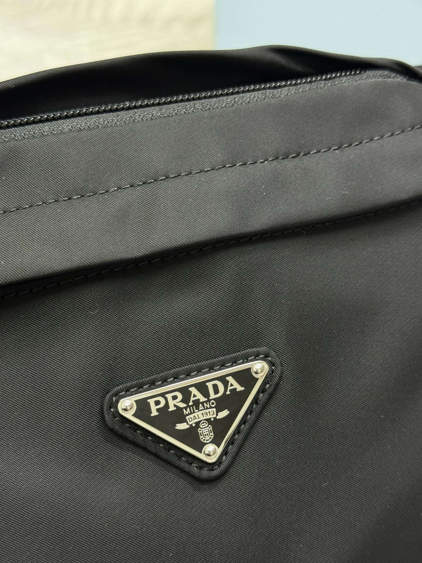 プラダ「Prada」テッスート ウェストバッグ