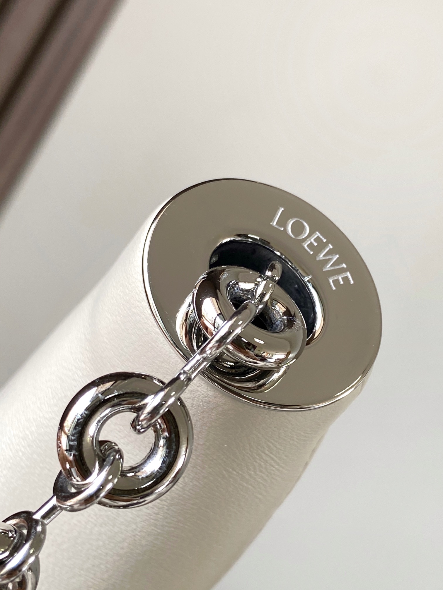 ロエベ「Loewe」小サイズ ナパレザー Squeeze ハンドバッグ