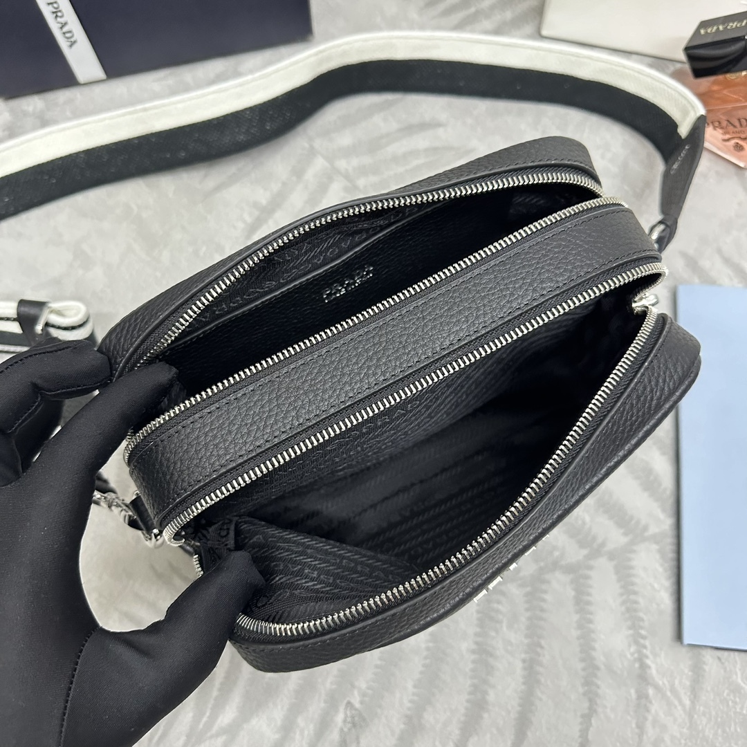 プラダ「Prada」ディアスキン デュアルストラップバッグ