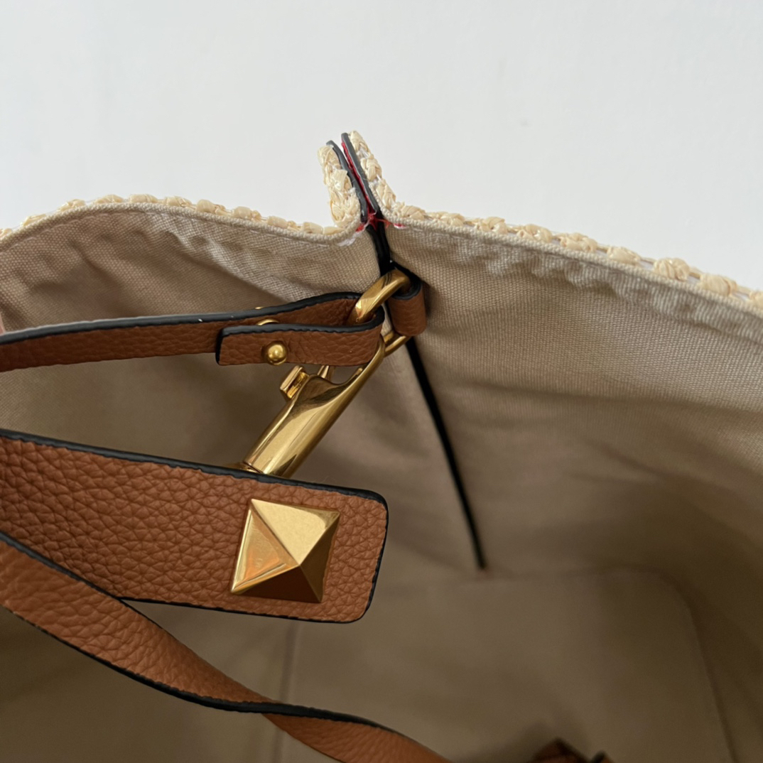 ヴァレンティノ「Valentino」ラフィア編みレザーハンドルトートバッグ