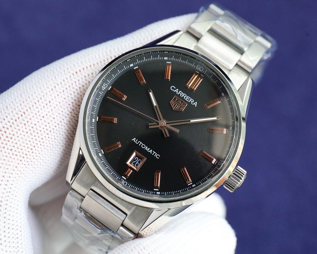 タグ・ホイヤー「TAG Heuer」 カレラ クロノグラフ カレンダー メンズウォッチ40MM