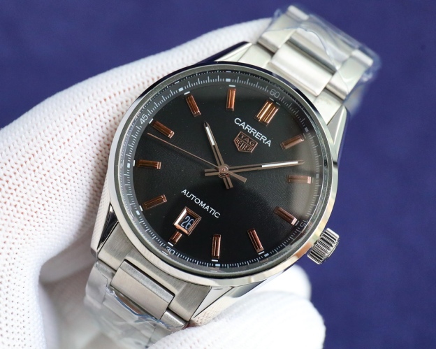 タグ・ホイヤー「TAG Heuer」 カレラ クロノグラフ カレンダー メンズウォッチ40MM